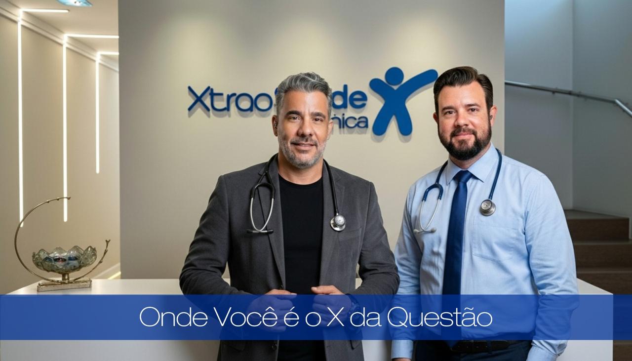 Imagem institucional da XTRAO Saúde, com dois profissionais na clínica